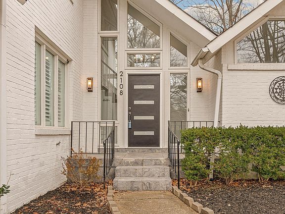 4th image of 2108 Paula Dr