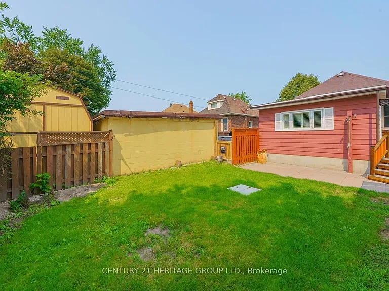 203 Hibbert Ave — Photo 26