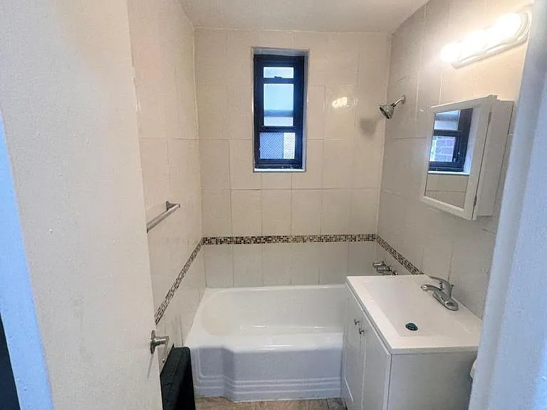 115 Washington St #8E — Photo 2