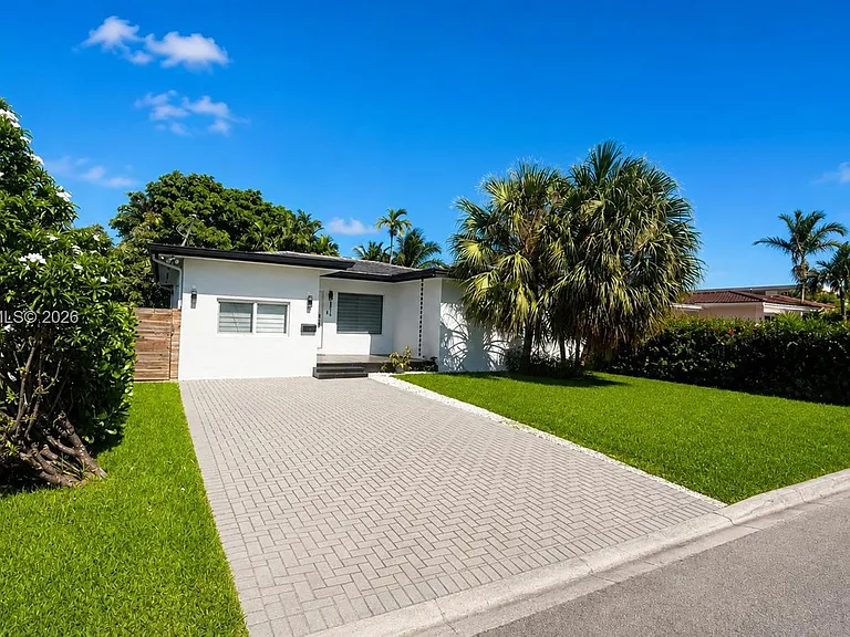 8819 Dickens Ave — Photo 2