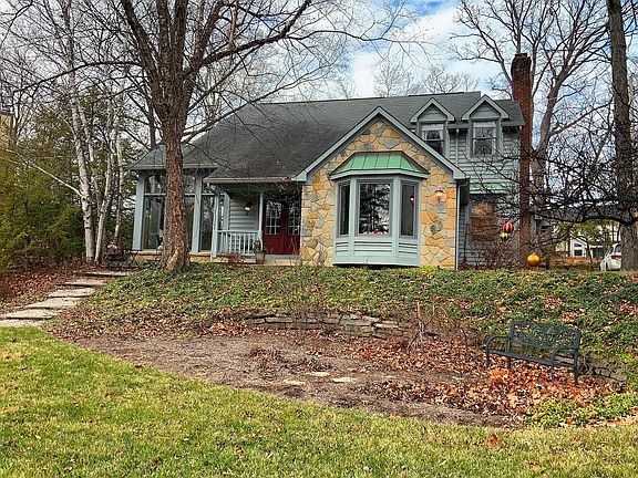 3rd image of 928 Maebelle Way