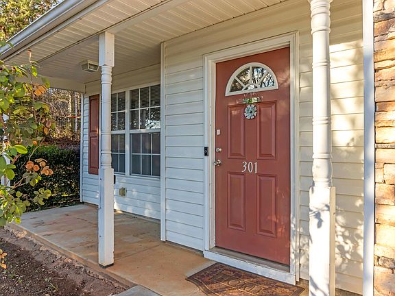 4th image of 301 Carnahan Dr