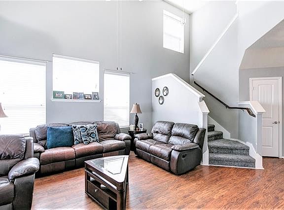 5th image of 914 Foxgrove Ln