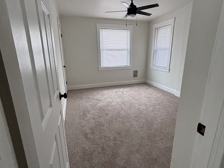 300 Kenmont Ave — Photo 9