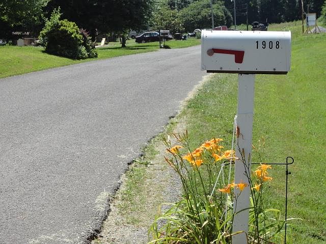 2nd image of 1908 Bluebird Dr