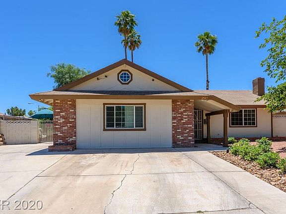 2nd image of 2583 Capistrano Ave