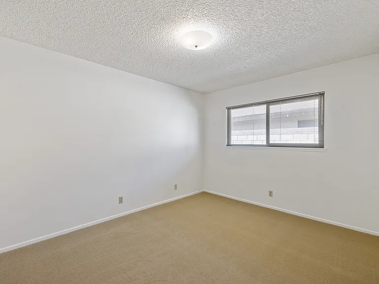 841 Landsford St — Photo 14
