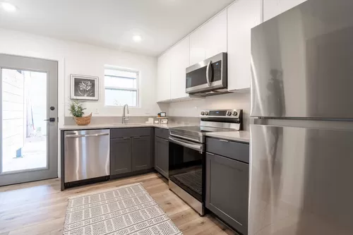 Newly Renovated Luxury Apartments In The Heart Of Midtown! Steps To Piedmont Park And Colony Squa... Photo 1