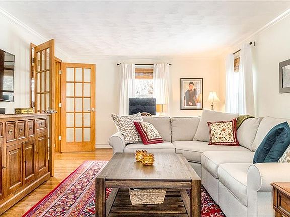 3rd image of 278 Valley Green Dr