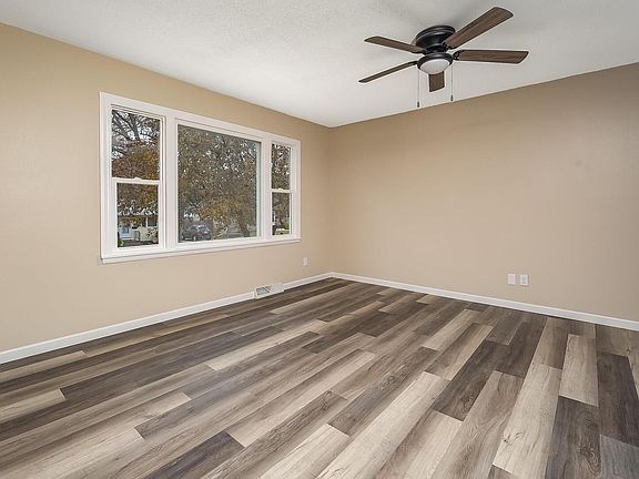4th image of 3205 Candlewick Dr