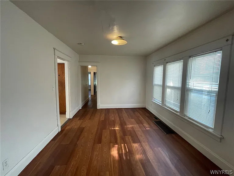 422 Moselle St — Photo 4
