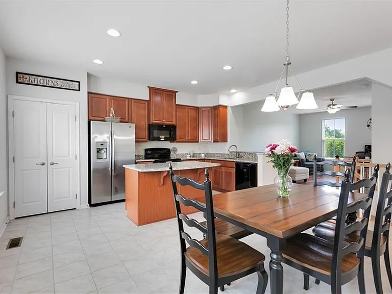 4002 Luminary Dr — Photo 14