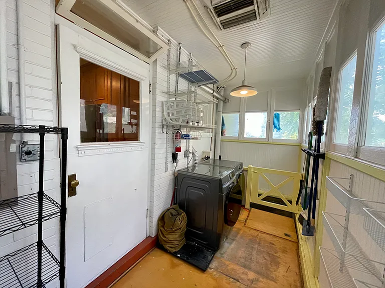 502 N 200 W — Photo 18