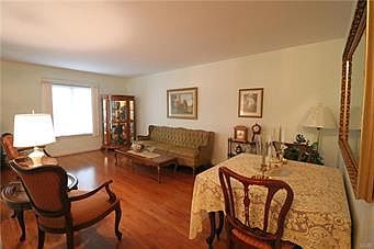 4th image of 555 Vera Cir #G