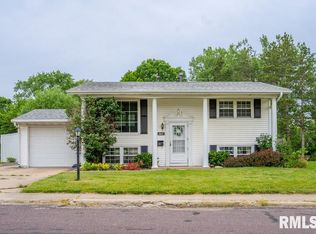 3817 W Pagewood Dr, Peoria, IL 61615