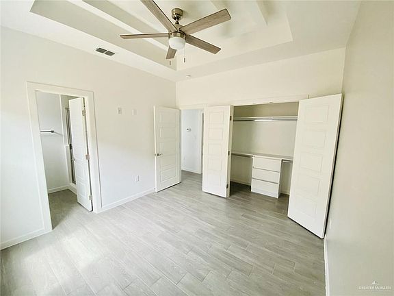 3rd image of 909 W Carmel Ave #4