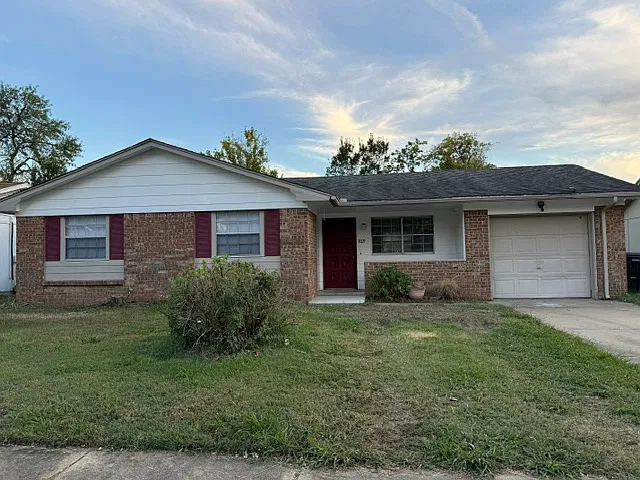3 bed, 1000 sqft, $1,300 — Photo 2