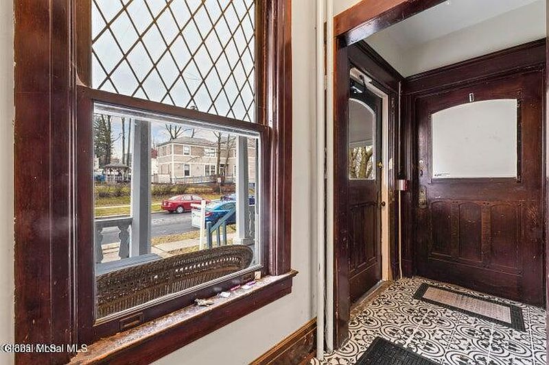 5th image of 538 Myrtle Avenue