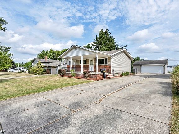 3rd image of 17062 Sandhurst Dr