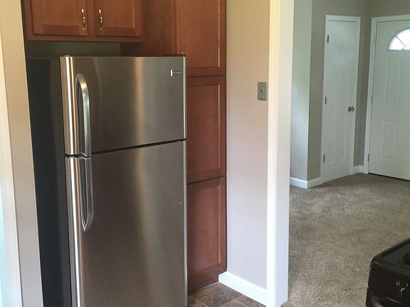 5th image of 437 White Bear Ave N