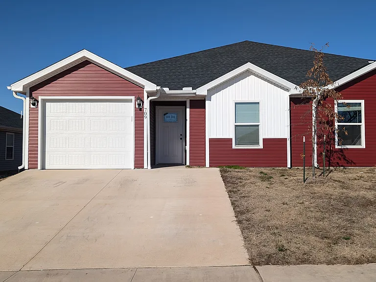 709 Short Leaf Ln — Photo 2