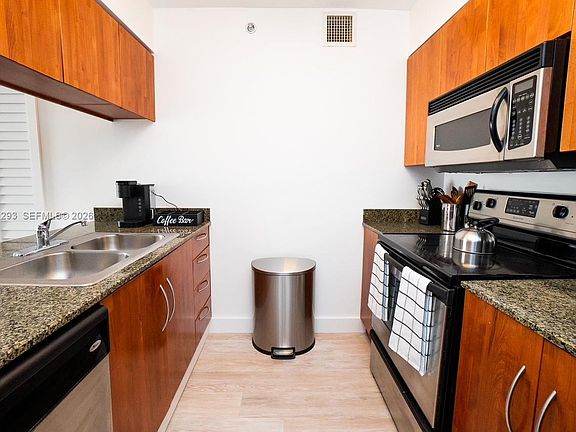 5th image of 1200 Brickell Bay Dr APT 3524