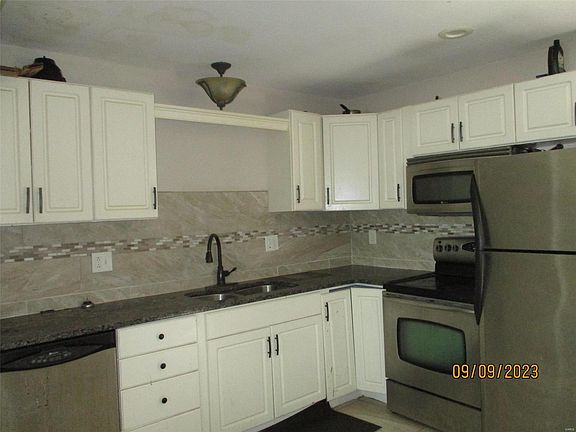 3rd image of 265 Elmdale Dr
