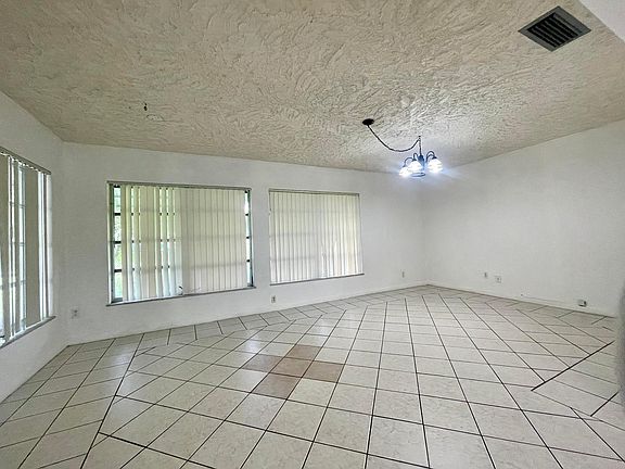 5th image of 218 Olive Avenue