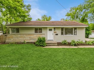16235 W Arlington Dr, Libertyville, IL 60048