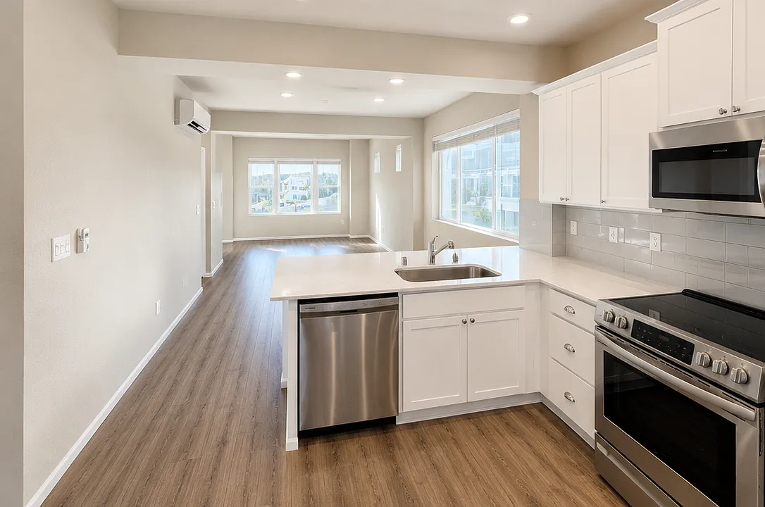 2 bed, 1428 sqft, $2,400 — Photo 2