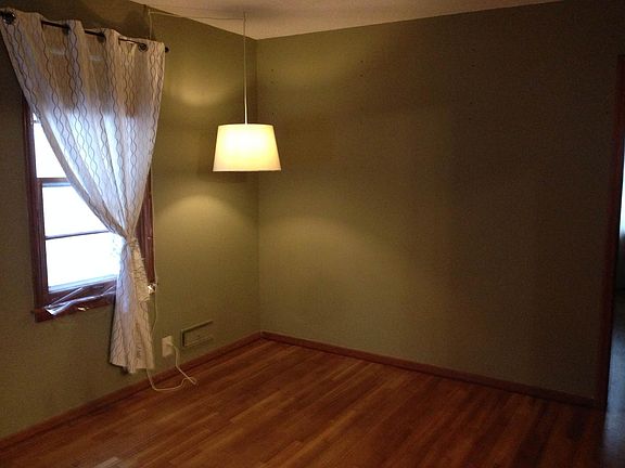 2nd image of 277 Sidney St E