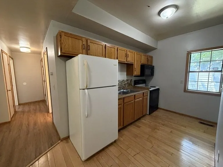 653 Sherman St — Photo 14
