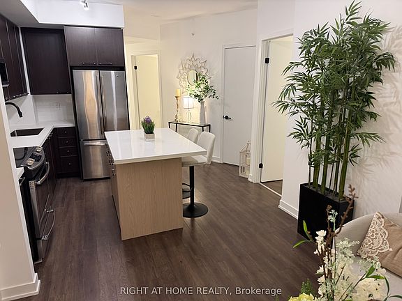3rd image of 10 Park Lawn Rd #522