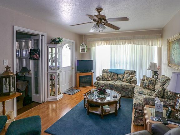 5th image of 5323 Grobe St