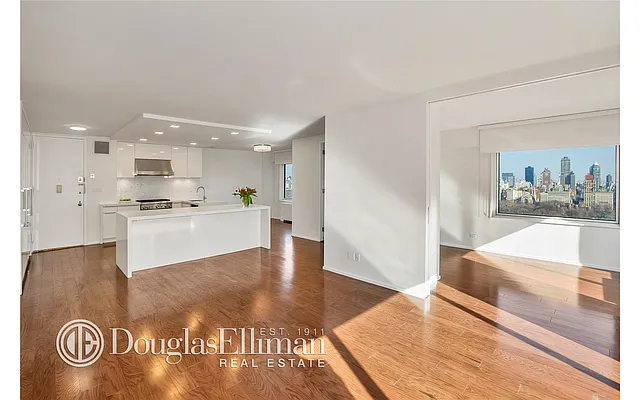 Rented by Douglas Elliman | media 19