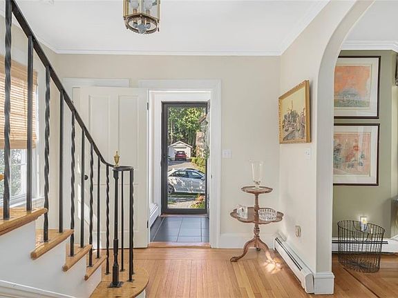 5th image of 104 Olney Ave