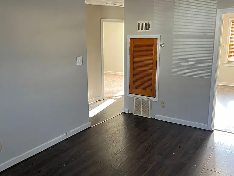 3215 & 3217 Dill Ave — Photo 6