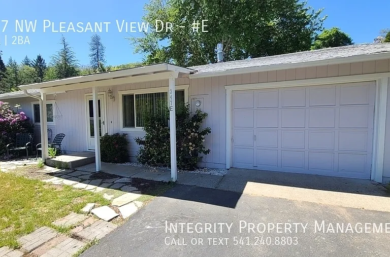 347 NW Pleasant View Dr #E — Photo 2