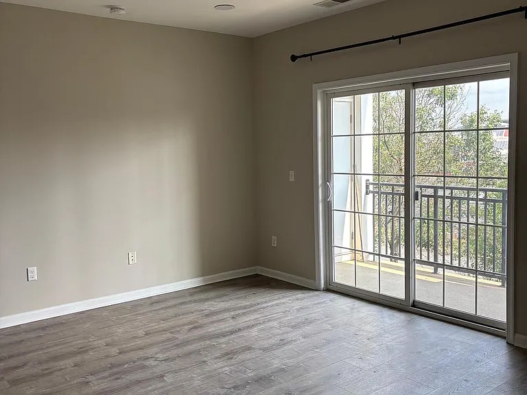 1321 Sierra Dr — Photo 28