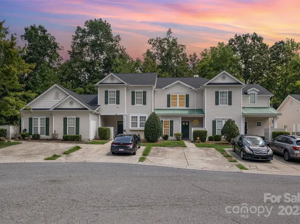 8229 Carob Tree Ln, Charlotte, NC 28215