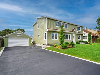 110 East Drive, Copiague, NY, 11726