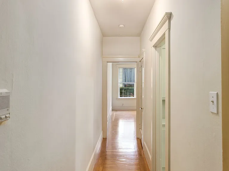 2350 Van Ness Ave #7 — Photo 8