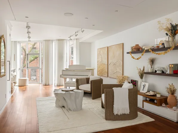9 Minetta Street TH1 image 2 of 18