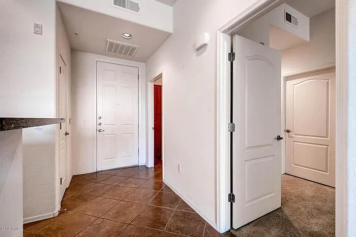 1 bed, 1.0 bath, 866 sqft, $1,710 — Photo 2