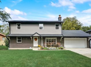 17W106 White Pine Rd, Bensenville, IL 60106