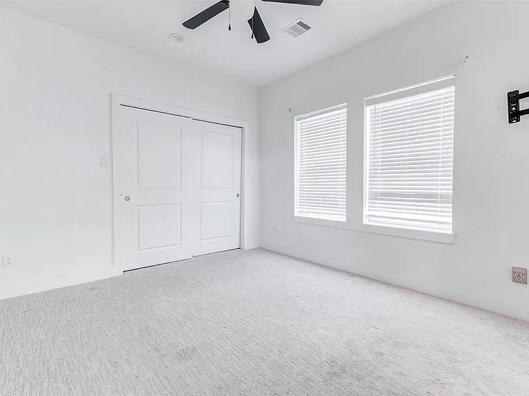 334 Eastwood St — Photo 22