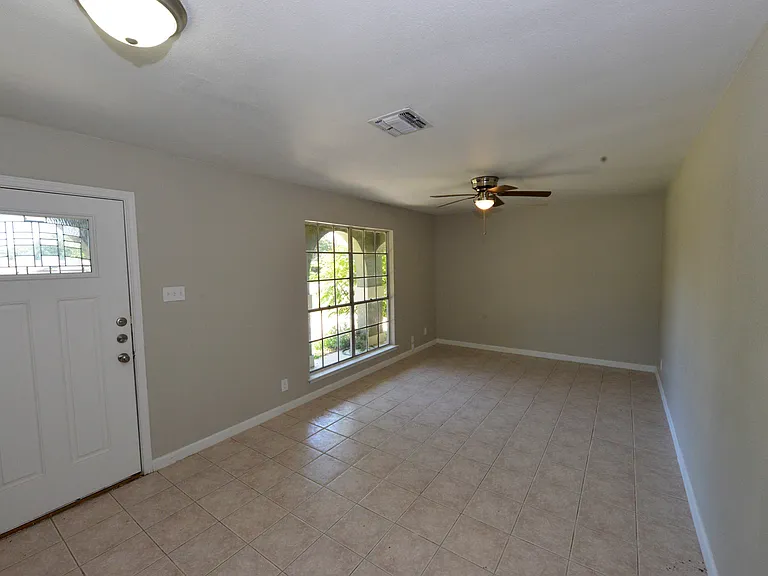 7217 Leading Oaks — Photo 3