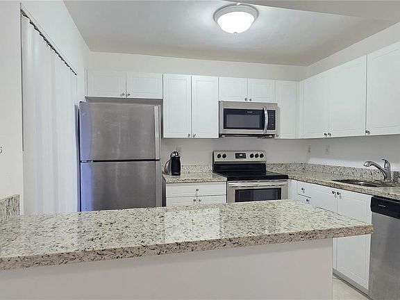 3rd image of 20125 NE 3rd Ct APT 3