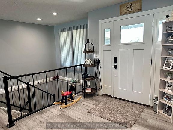 3rd image of 3814 Majestic Ave