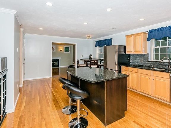 5th image of 120 Summit St